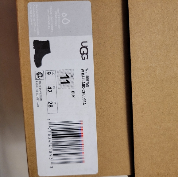 Ugg Ballard Chelsea Boot - Picture 4 of 4